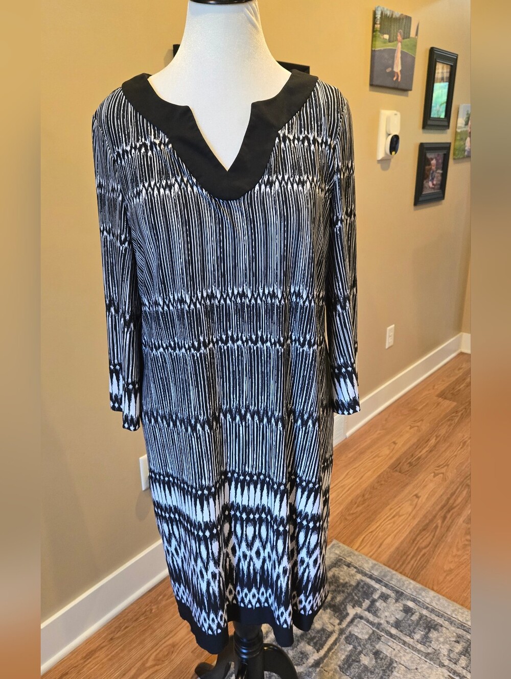 Chico's Size 3 (US Womens 16) Black and White Patterned V-Neck Long Sleeve Dress